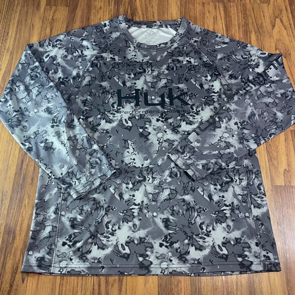 Huk Performance Fishing Shirt Mens Medium Long Sleeve Camo Gray Polyester Logo